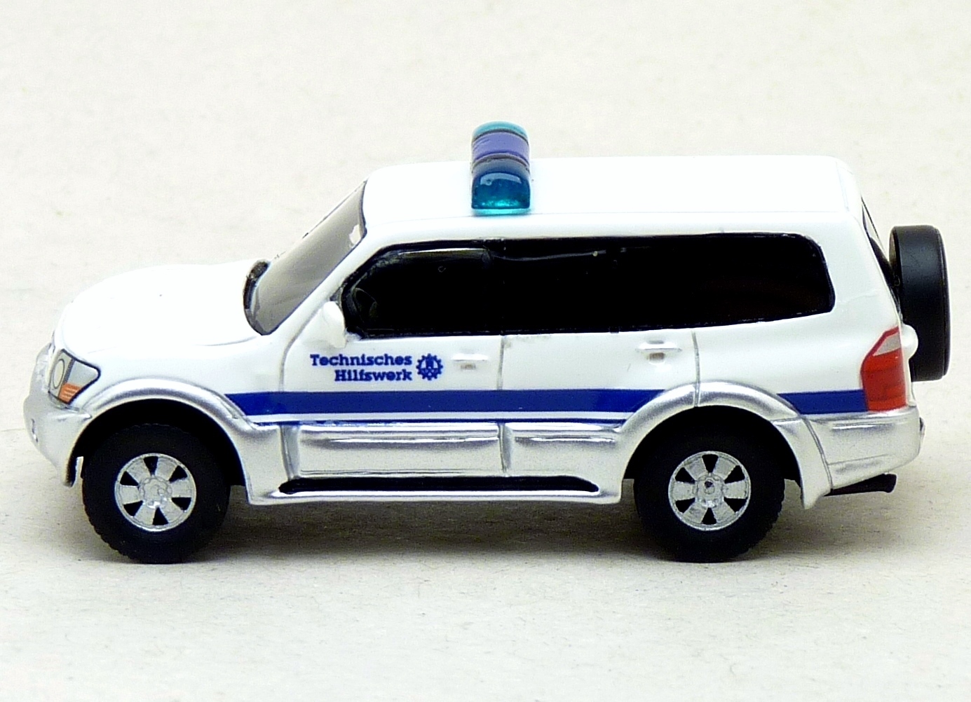 BoS 87896 Mitsubishi Pajero THW Weitverkehrstrupp
