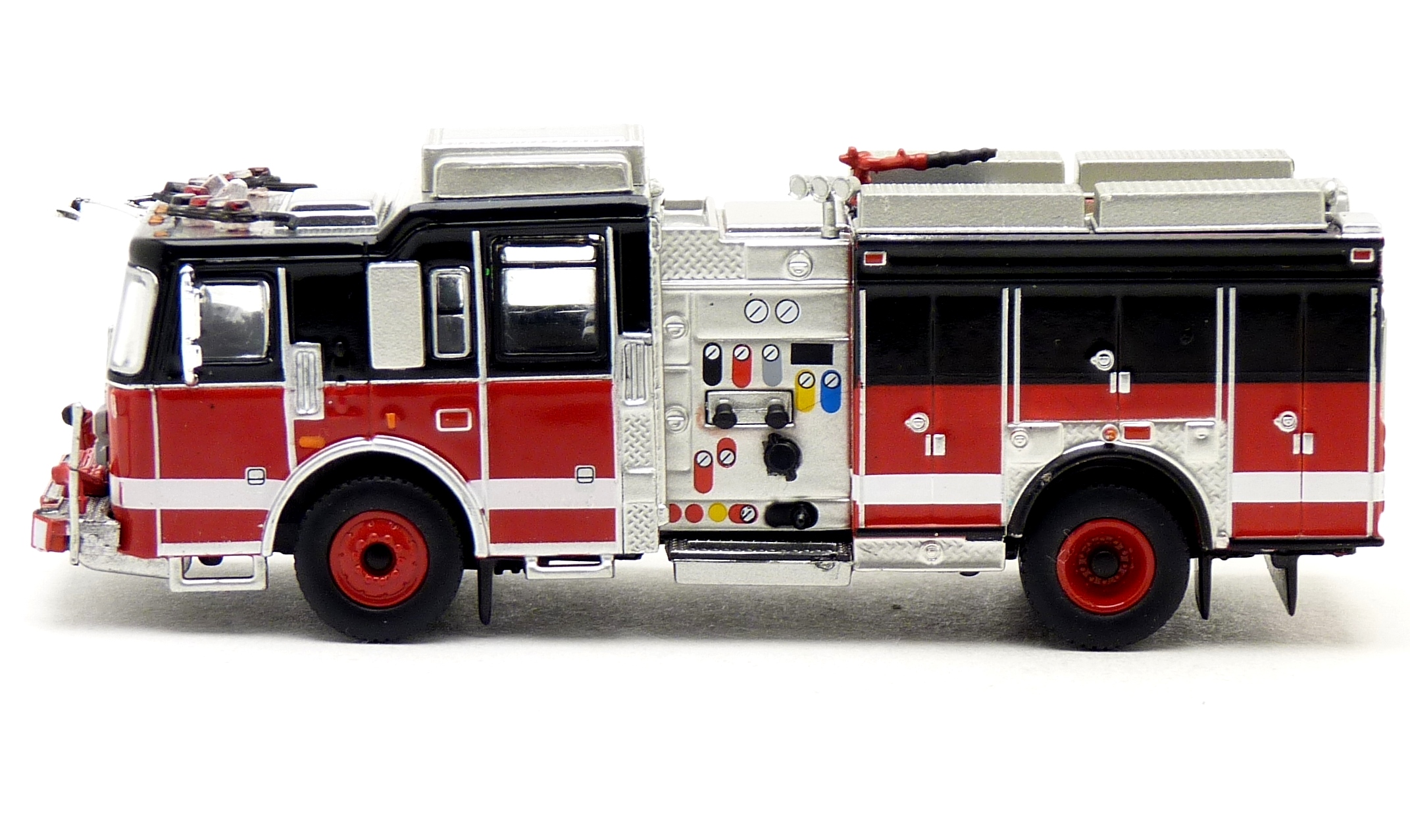PCX87 870846 Seagrave Attacker schwarz / rot neutral